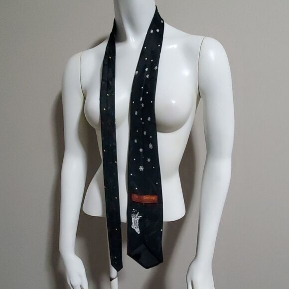 Hallmark Yule Tie Greetings Christmas Santa Tie - Picture 3 of 4